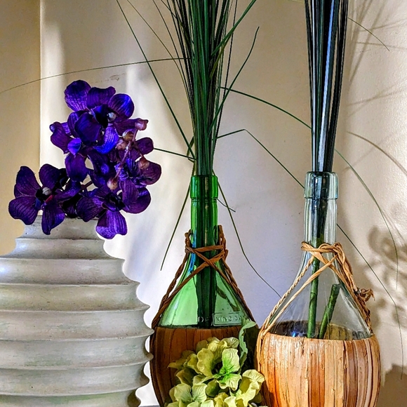 2 Vintage Chianti Wine Bottles with Wooden Vase Decor - Picture 2 of 2